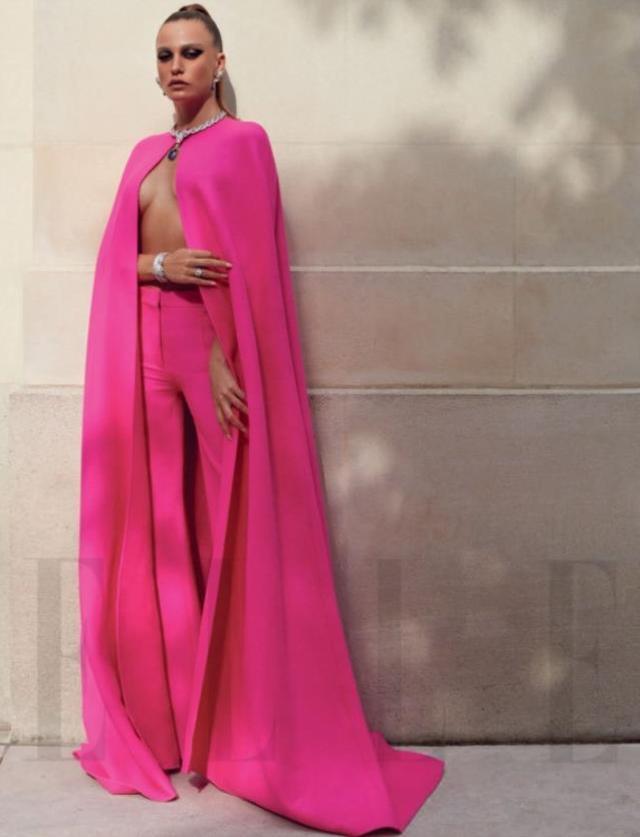 Oyuncu Serenay Sarıkaya'nın iç çamaşırsız fotoğrafı, çekimlere damga vurdu