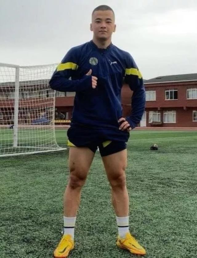 Fenerbahçe'nin yeni transferi fiziğiyle büyüledi! Yaşını duyanlar kulaklarına inanamıyor