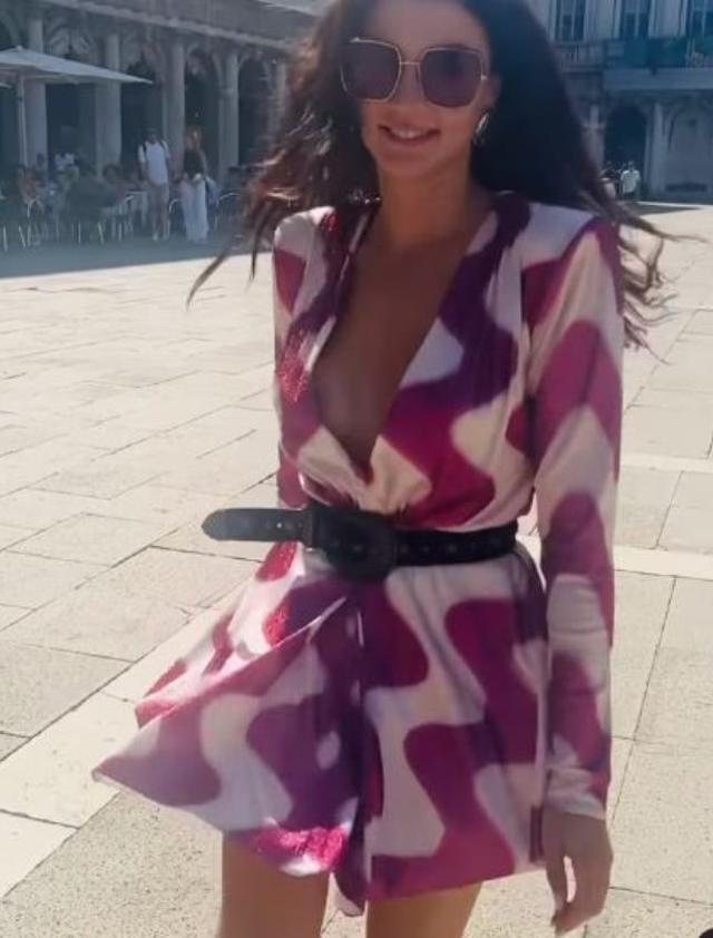 İmaj değişikliği olay olmuştu, ünlü oyuncu Burcu Özberk'ten ortalığı kavuran iç çamaşırsız poz