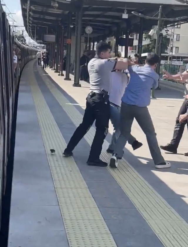 Marmaray'da Kavga: İki Çocuklu Adam Darbedildi