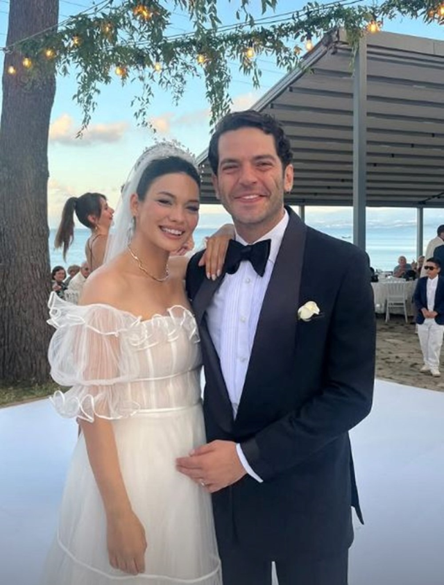 Bebek açıklamasından sonra ilk kez bikinili poz! Beste Kökdemir'in karnı belirginleşti
