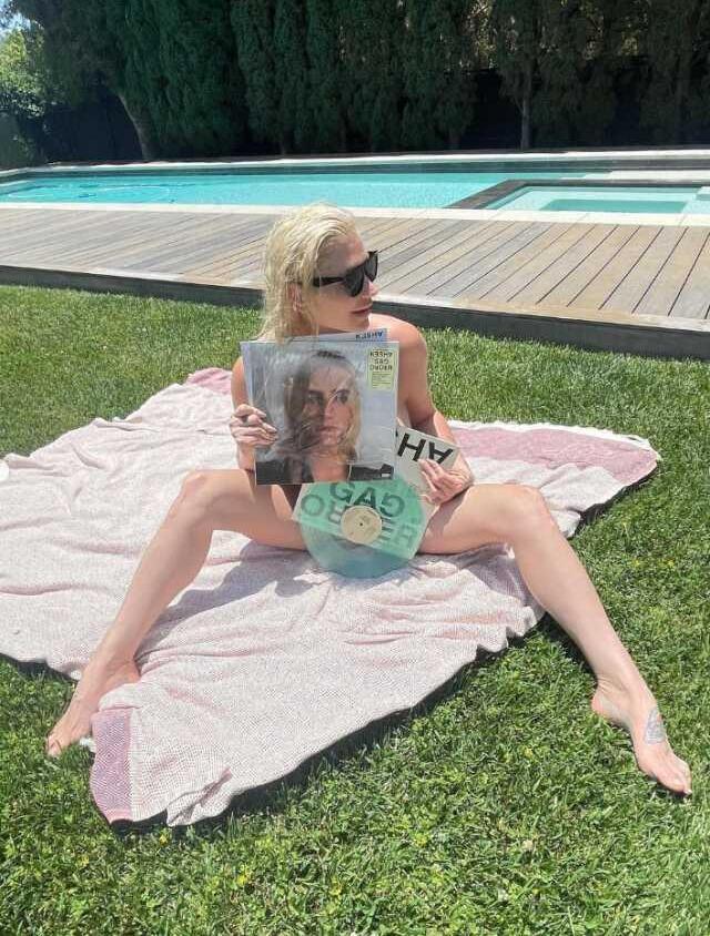 Ünlü sanatçı Kesha, beşinci stüdyo albümü 'Gag Order'ı çıplak pozlarla Instagram'da tanıttı