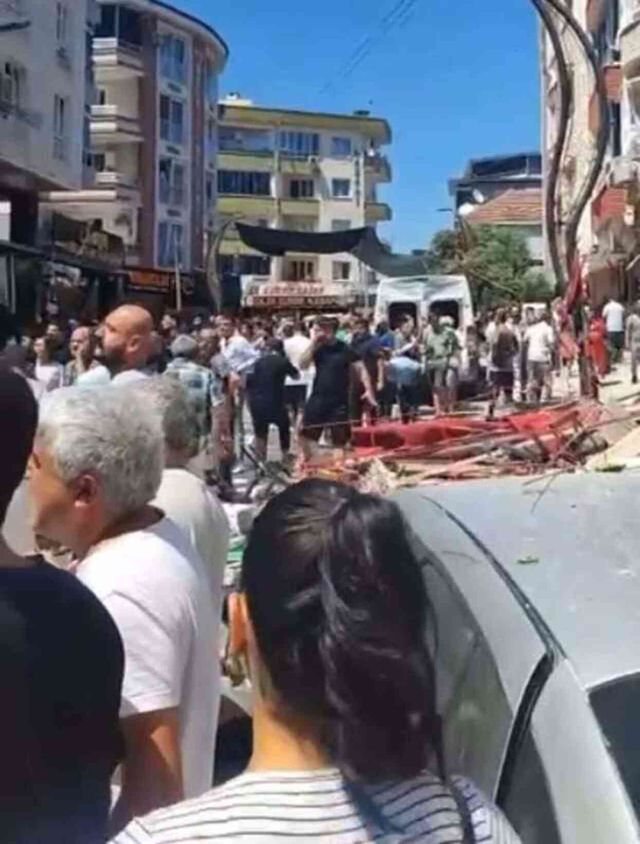 İzmir'deki doğal gaz patlamasından ilk görüntüler! Ortalık resmen savaş alanına döndü