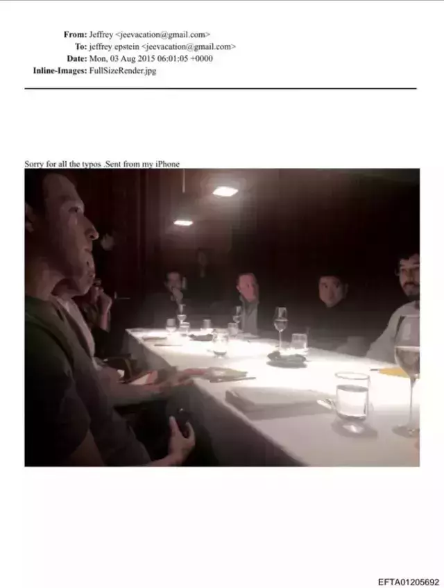 Masadaki fotoğraf Musk'ı zora soktu! Gündem değiştirmek için cüzdanına sarıldı