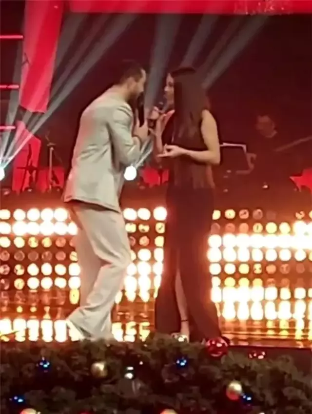 Ayça Ayşin Turan ile Murat Boz'un Romantik Anları