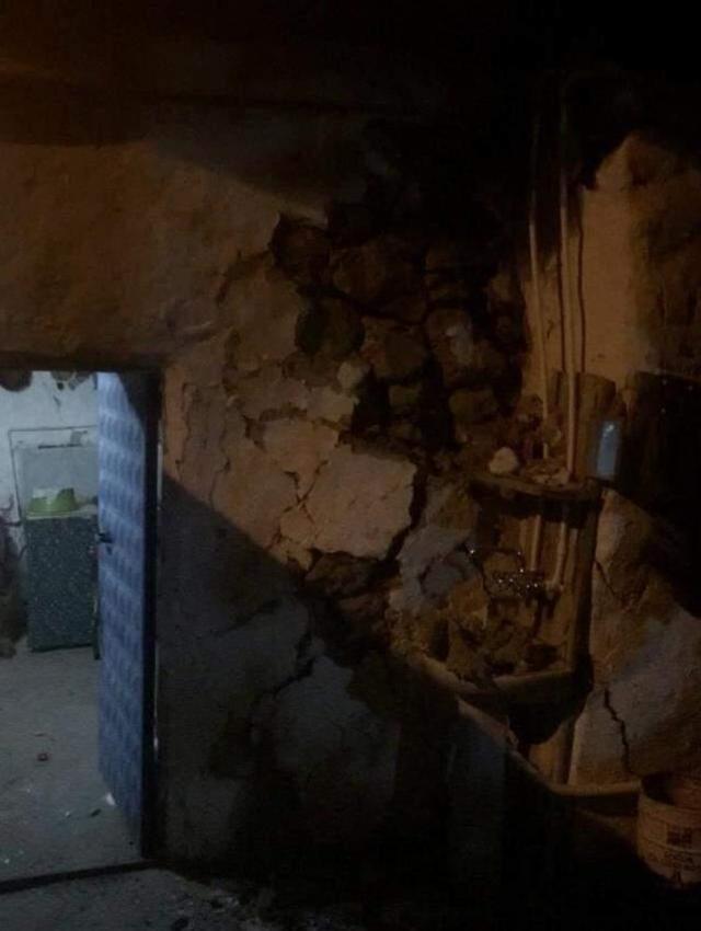Bingöl depremini en şiddetli hisseden Karakoçan'da 3 ev yıkıldı