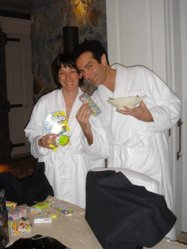 Pedofili dosyasından çıkan isim olay! Kendi adasını bile hizmetine vermiş