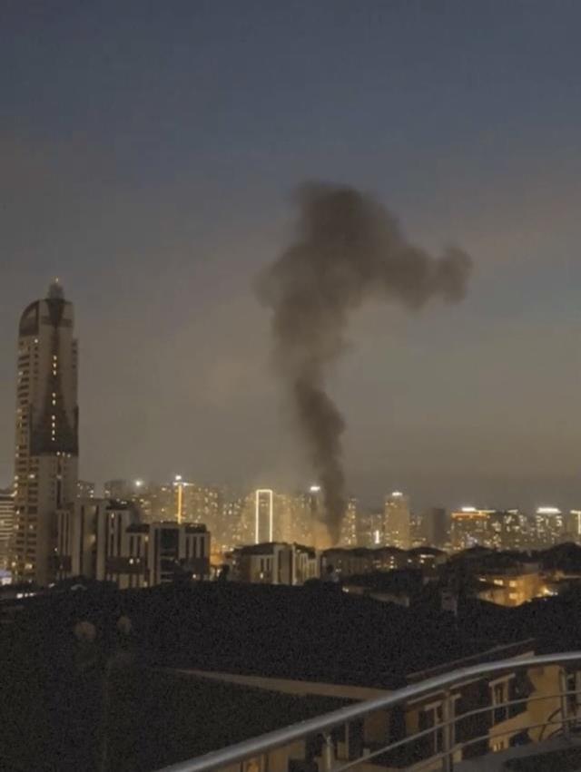 Son Dakika! Kadıköy'deki bir binada patlama oldu, çok sayıda itfaiye ekibi olay yerinde