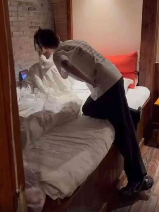 Çin'de bir adam karısını otel odasında başka bir adamla bastı! O sırada çiftin 5 yaşındaki kızı da odaydaydı