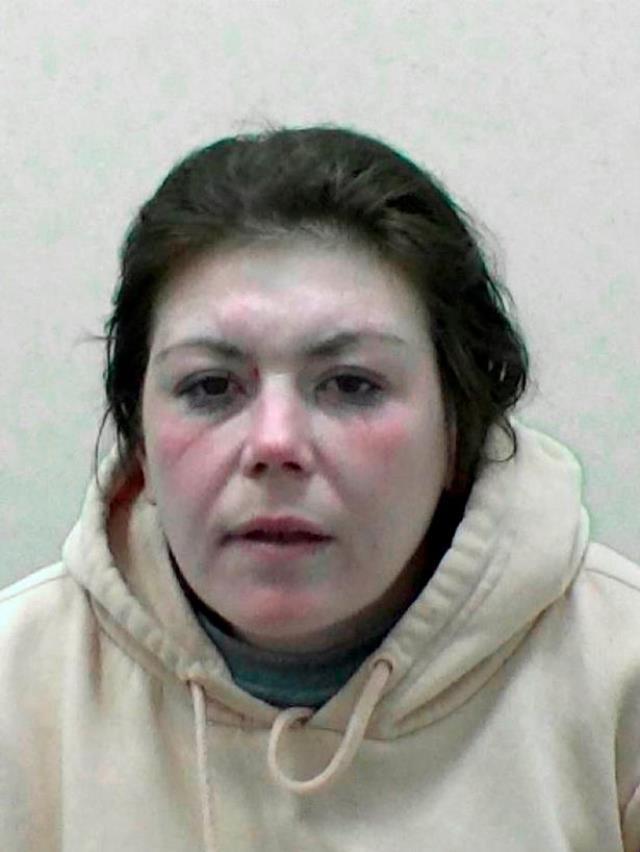 Tren istasyonunda herkesin gözü önünde cinsel ilişkiye giren çift, az kalsın linç ediliyordu