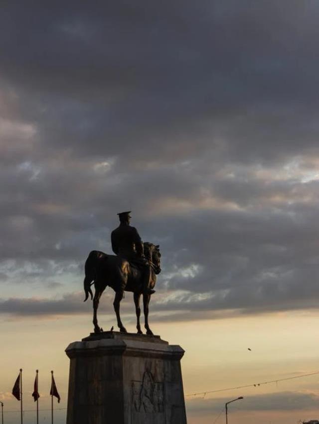 10 Kasım post örnekleri! 10 Kasım Atatürk fotoğrafları! 10 kasım Atatürk Wallpaper! Büyük Atatürk resmi, küçük Atatürk resmi, yaka için Atatürk resmi