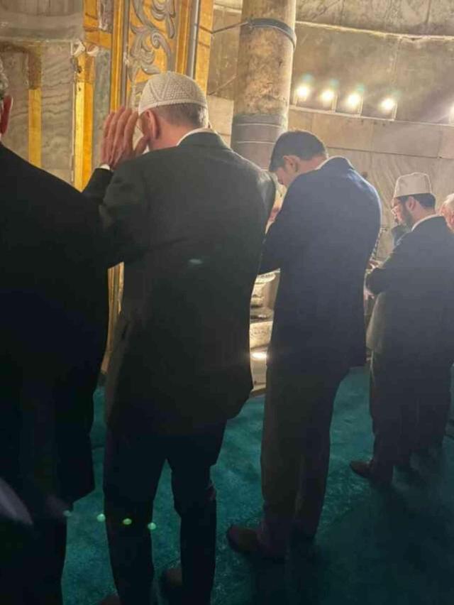 Cumhurbaşkanı Erdoğan Murat Kurum ile birlikte Ayasofya Camii'nde