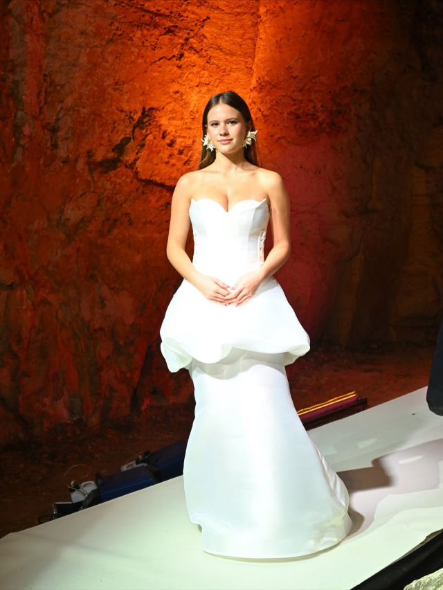 Su Atacan podyumda Dolikhe Antik Kenti'nde