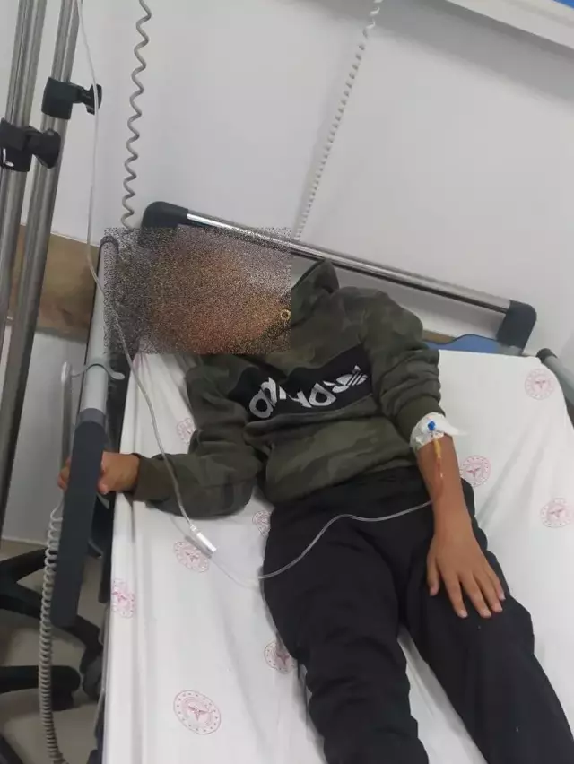 Zincir marketten aldığı sucukla tost yaptı, oğluyla beraber rahatsızlandı