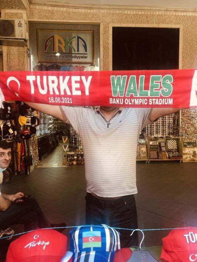 İstanbul değil Bakü! A Millilerin Galler maçı öncesi sokaklar şölen yerine döndü
