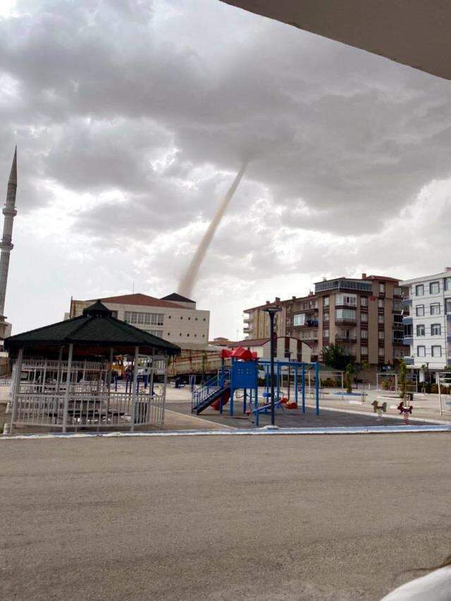 Ankara'da hortum paniği! 10 dakika süren korku dolu anlar kameralara yansıdı