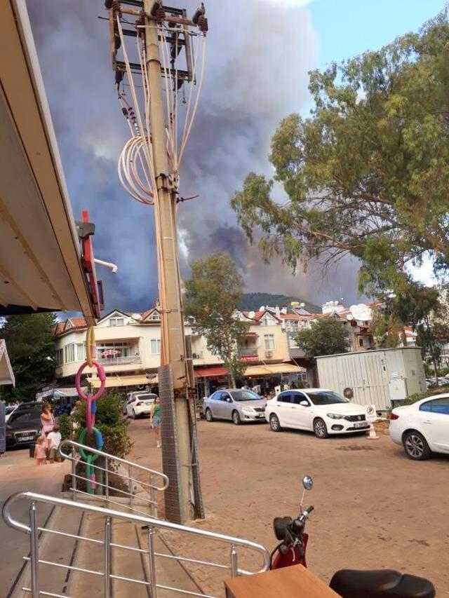 Son Dakika: Bir yangın da Marmaris'te çıktı! Armutalan'da yükselen alevler yerleşim yerlerini tehdit ediyor