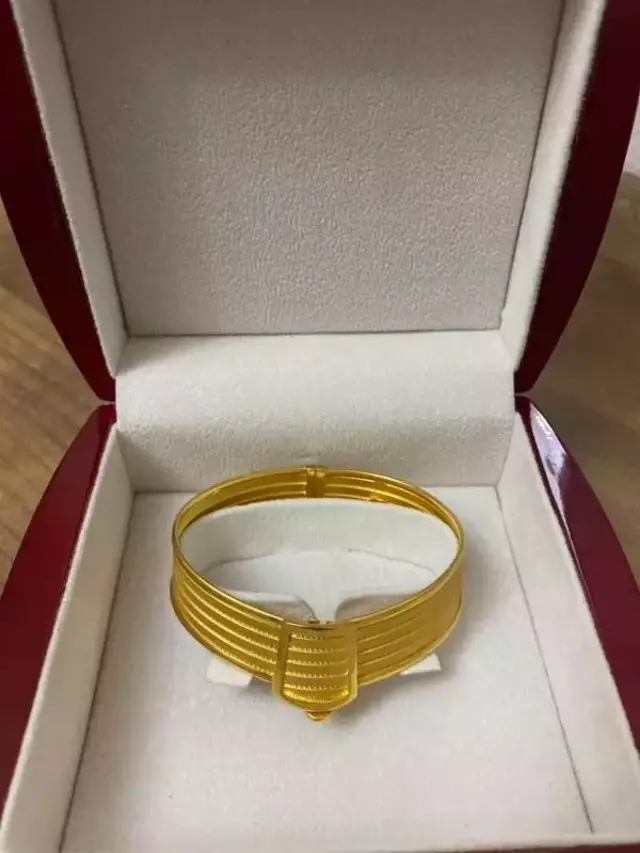 Cumhurbaşkanı Erdoğan, doğum günü olduğunu öğrendiği öğrenciye altın bilezik hediye etti