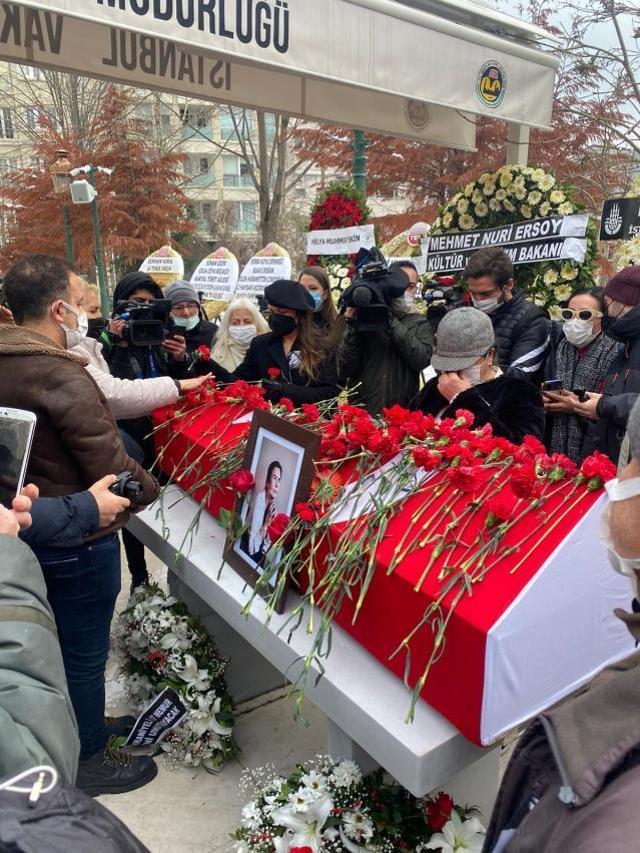 Yeşilçam'ın usta oyuncusu Fatma Girik son yolcuğuna uğurlanıyor