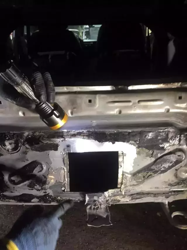 Son dakika! Polis memurunun kullandığı araçtaki 50 kilo patlayıcının görüntüsü ortaya çıktı