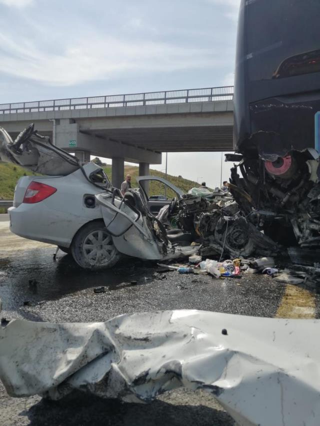 Kuzey Marmara Otoyolu'nda feci kaza: Anne öldü, baba ve oğlu ağır yaralı