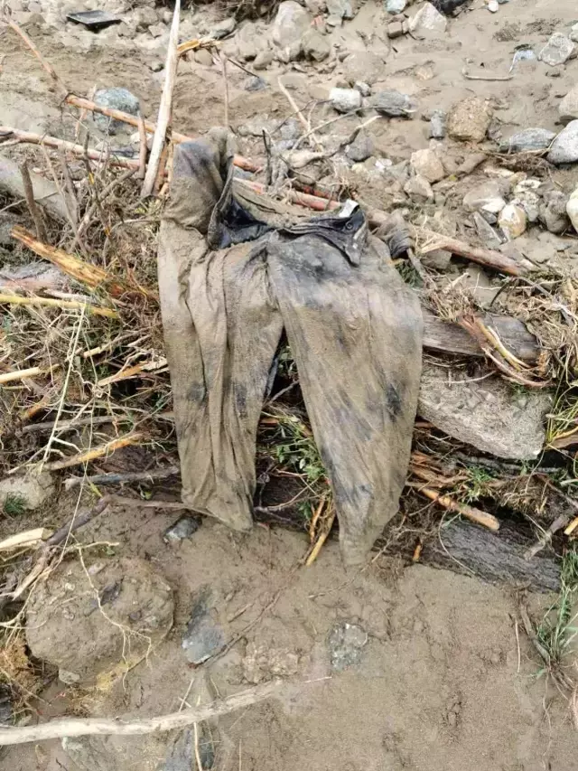 Selde kaybolan 22 yaşındaki gencin kıyafeti ve ayakkabısı bulundu, acılı dede gözyaşlarına boğuldu