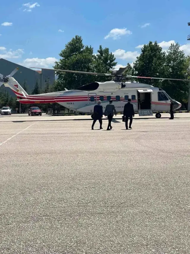 Binali Yıldırım'ı Bursa'ya götüren helikopter Bilecik'te acil iniş yaptı! Pilot hastaneye kaldırıldı