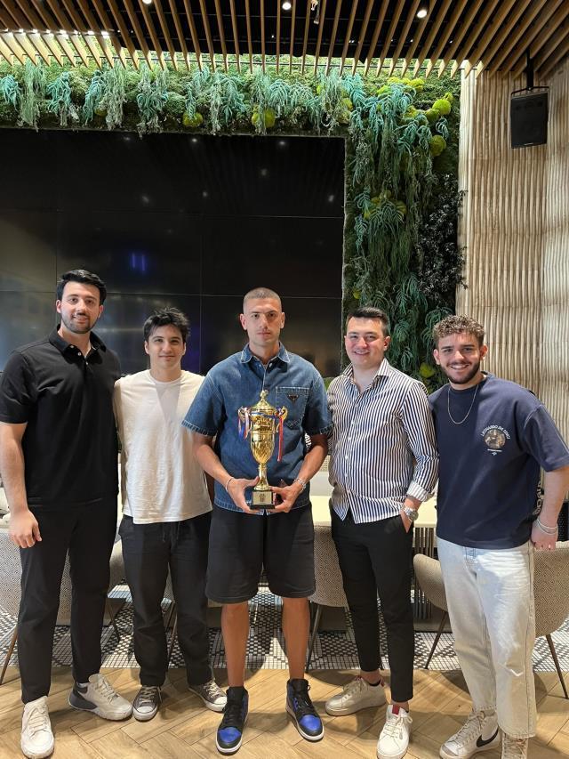 Şampiyonluk heyecanını tekrar yaşadı! Merih Demiral'dan kupalı paylaşım