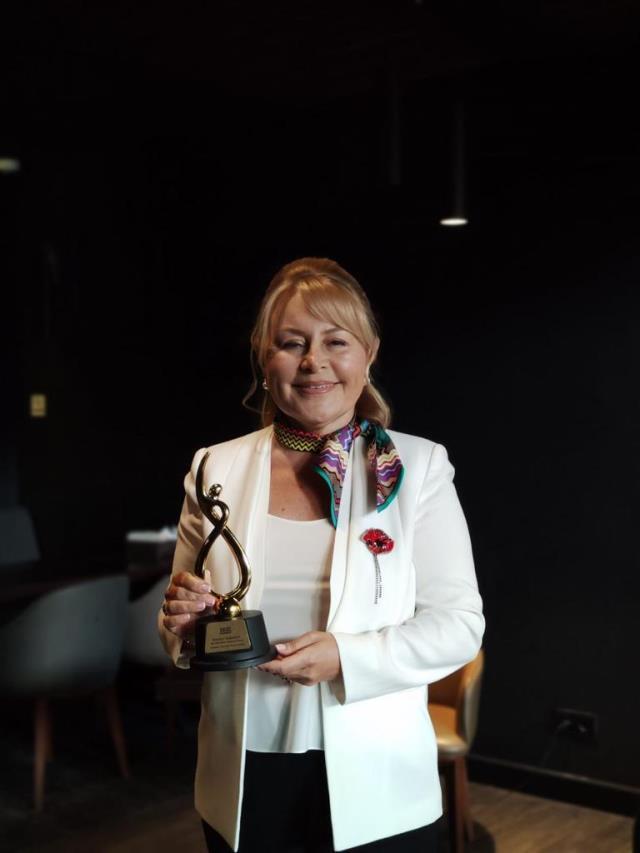 Millionaire Concept tarafından cemiyet ve iş dünyasını birleştiren Golden People Awards gerçekleştirildi