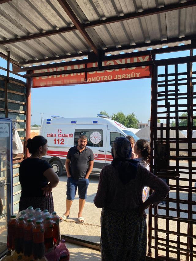 Annesi tarafından ağaç altına bırakılan bebeği, bir başka kadın emzirdi