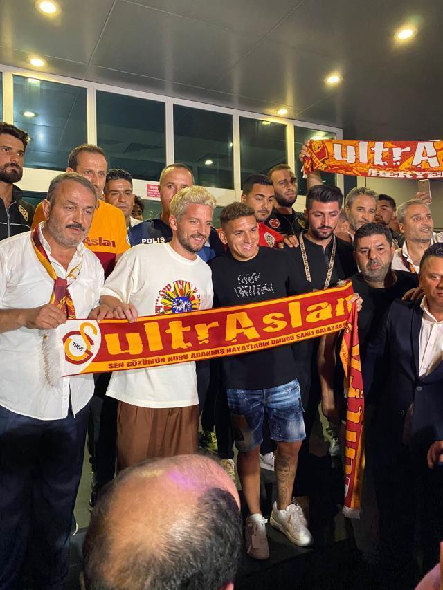 Galatasaray'ın yıldızları İstanbul'a geldi, karşılama anının görüntüleri binlerce kez izlendi