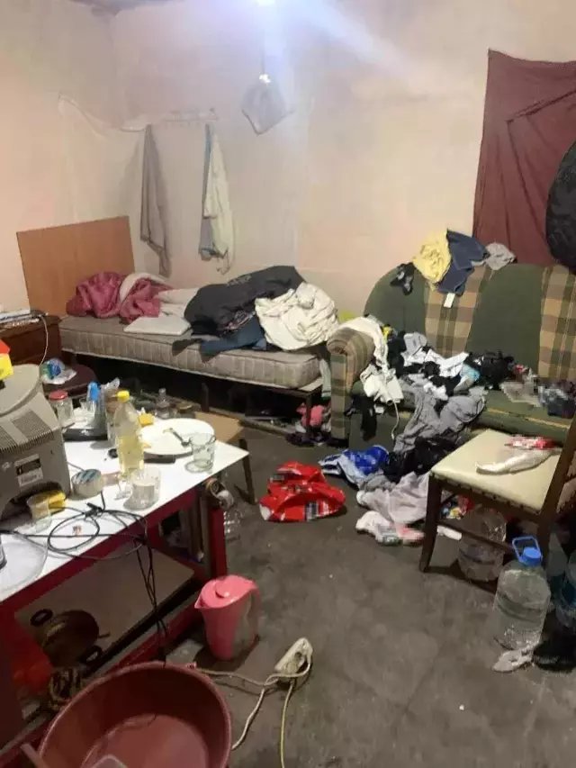 İstanbul Fatih'teki hana düzenlenen baskında 23 kişi gözaltına alındı! İçeriden neler çıktı neler