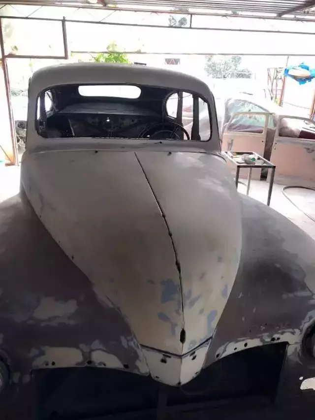 'Evladı gibi' gördüğü 75 yaşındaki otomobilini, 2 eve değişmedi