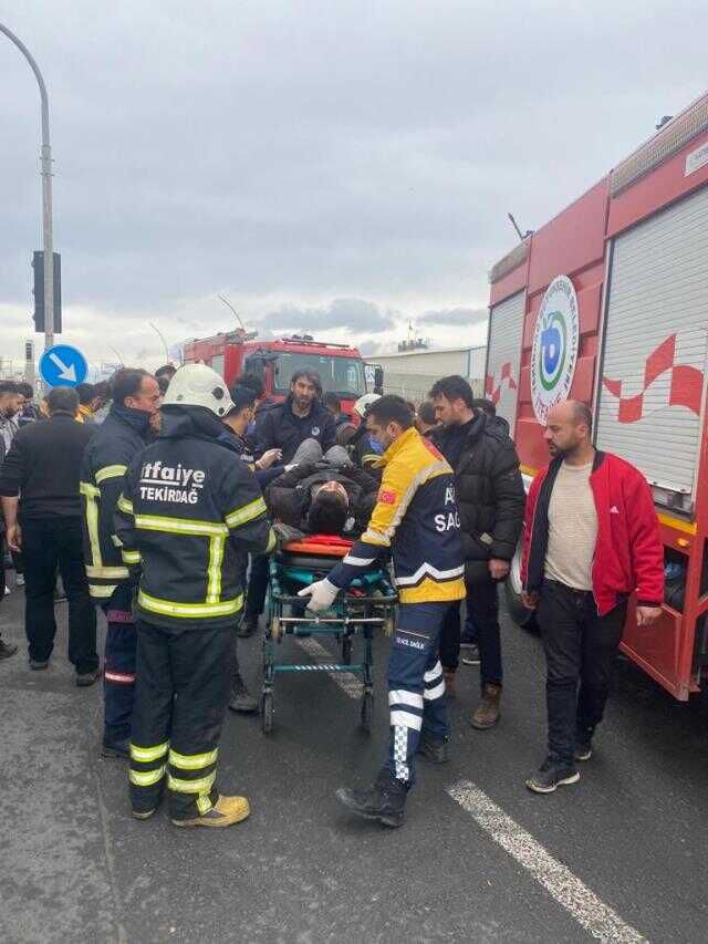 Kırmızı ışıkta feci kaza! Tır, önünde bekleyen kuryeyi böyle altına aldı
