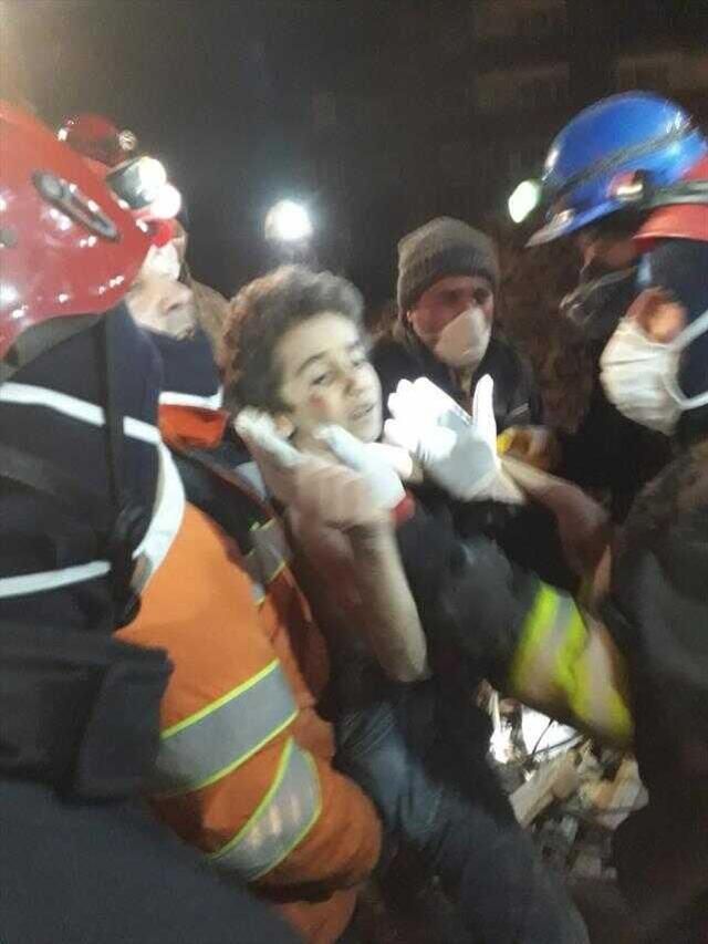 Depremde 160 saat geride kaldı! Mucize haberleri peş peşe geliyor