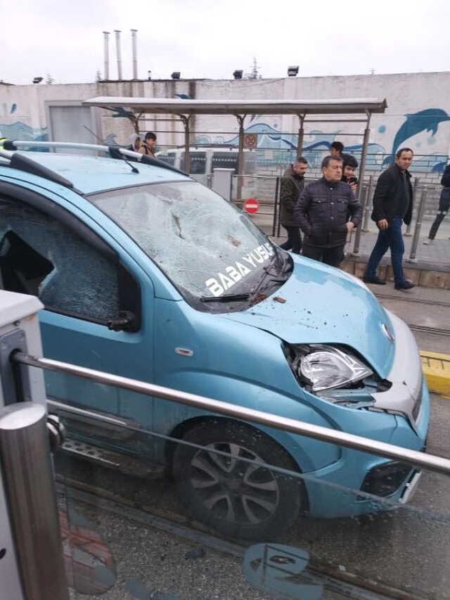 Eskişehir'de hafif ticari aracın çarptığı lise öğrencisi öldü