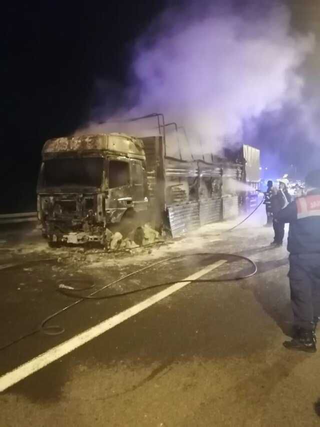 Bolu'da tırla çarpışan otomobildeki karı koca ve 2 çocuğu öldü