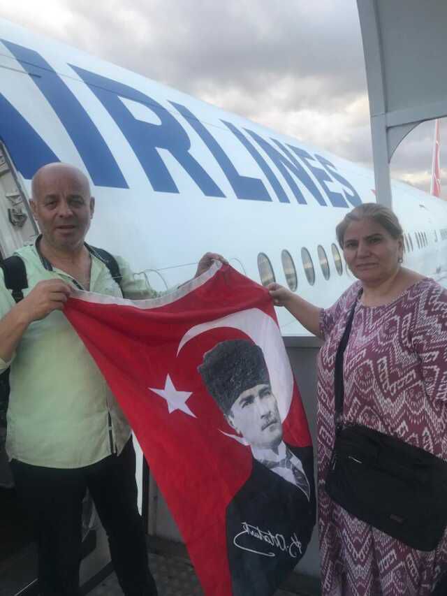 Günlerce çatışmanın ortasında kalan Türk çift yaşadıkları dehşeti anlattı: Dükkanlar yağlanmıştı, cesetler vardı