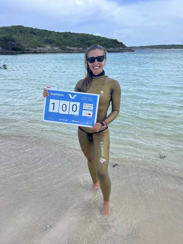 Türkiye, Şahika Ercümen'in rekorunu konuşuyor! Bakan Bak'tan başarılı sporcuya tebrik mesajı
