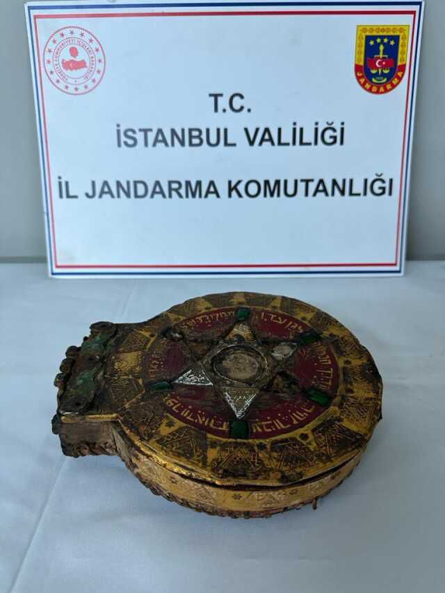 İstanbul'da altın yazma Tevrat ele geçirildi! 2 milyon dolara satmak için müşteri ararken yakalandılar