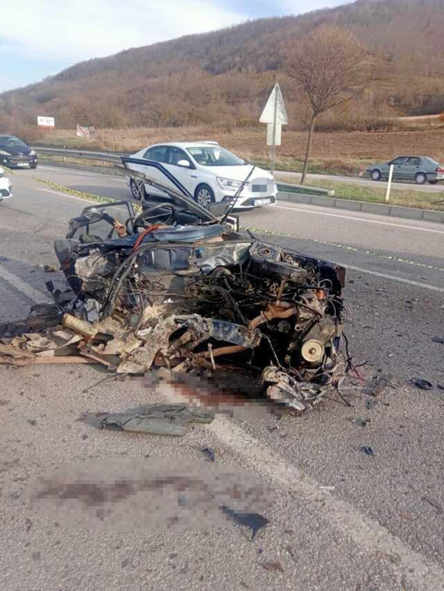 Samsun'da yolcu otobüsüyle otomobilin çarpışması sonucu 2 kişi öldü, 3 kişi yaralandı