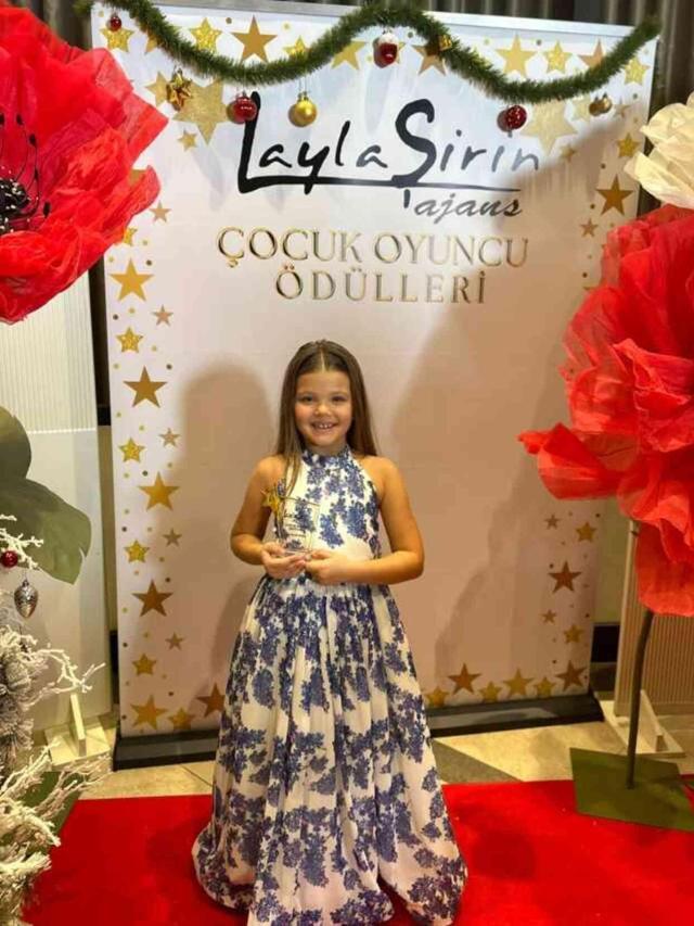 Ekranların minik yıldızları Çocuk Ödül Gecesi'nde ödüllerini aldı