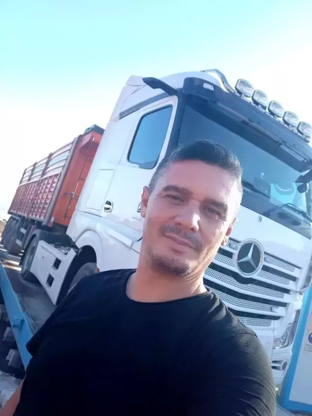 Tır şoförü yük indirirken elektrik akımına kapılarak can verdi