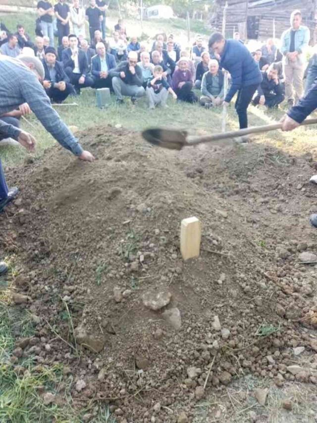 Köyde korkunç cinayet! Kesik baş her yerde aranıyor