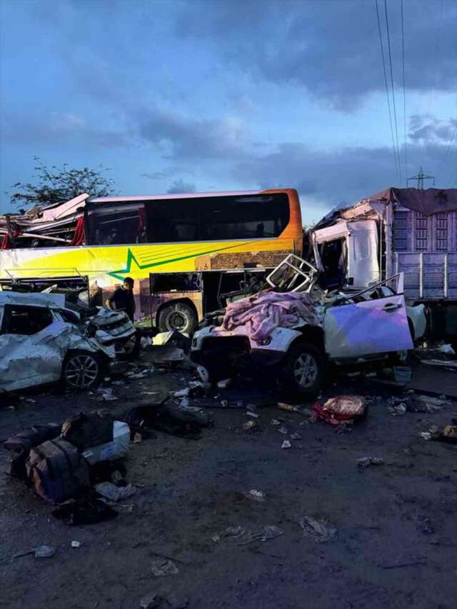 Mersin'de Zincirleme Trafik Kazası: Ölü ve Yaralılar Var
