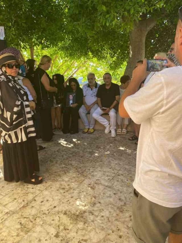 Safiye Soyman'ın oğlu Harun Akaröz son yolculuğuna uğurlandı