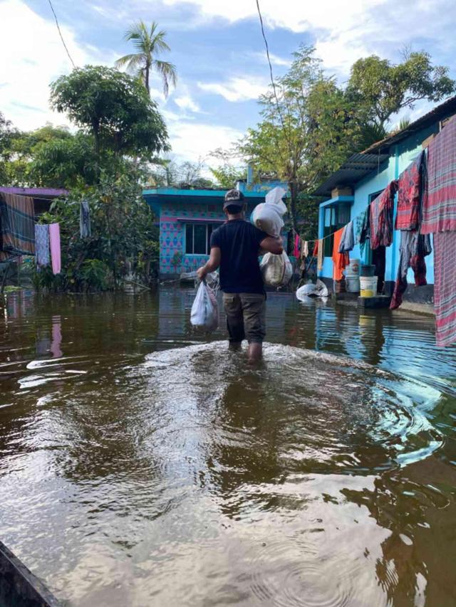 Help Yetim, Bangladeş'teki Sel Mağdurlarına Kayıklarla Yardım Ulaştırdı