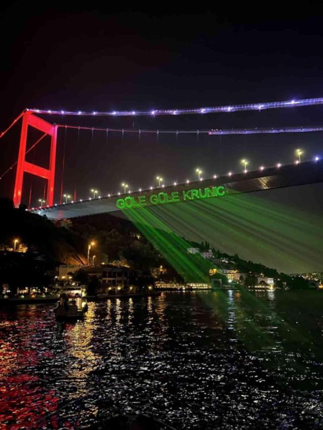 Boğaz Köprüsü'ne yazdılar! Fenerbahçeli taraftarlardan, Rade Krunic'e 3 kelimelik veda