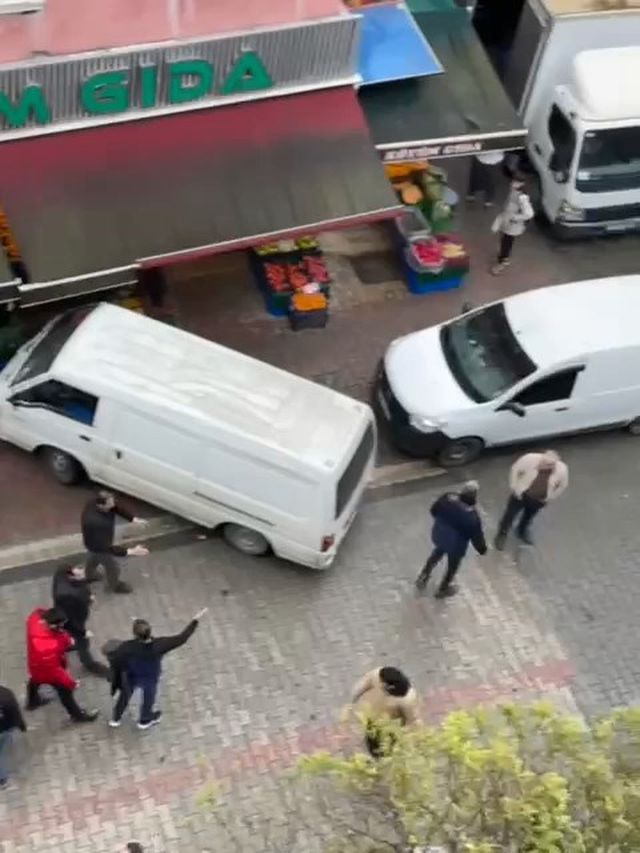 İstanbul'da sopalı ve bıçaklı 'park yeri' kavgası: 2 yaralı