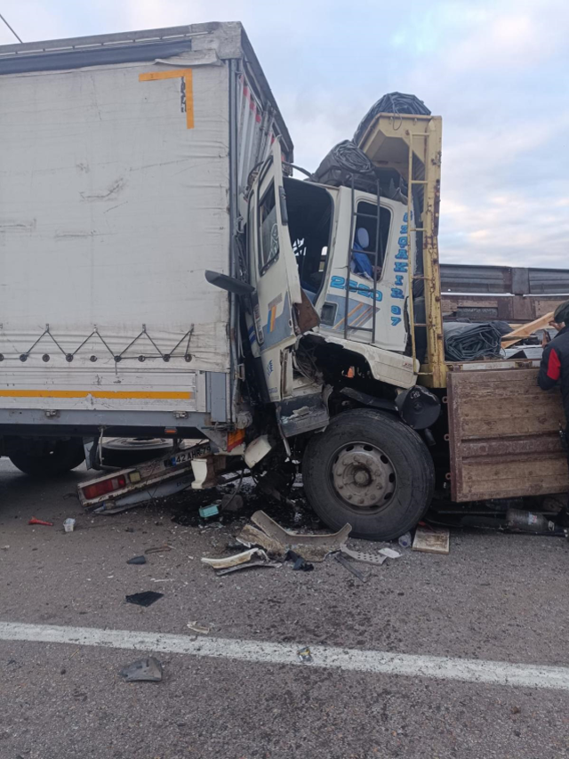 Konya'da zincirleme kaza! Yolcu otobüsündeki 2 kişi öldü, 18 kişi yaralandı